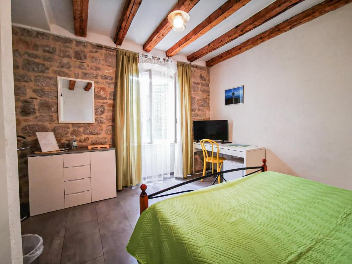 Val Comeza Hotel Komiza Exterior photo