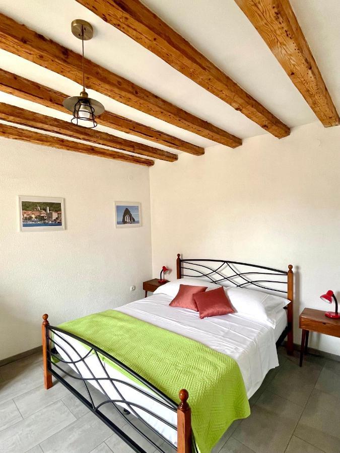 Val Comeza Hotel Komiza Exterior photo