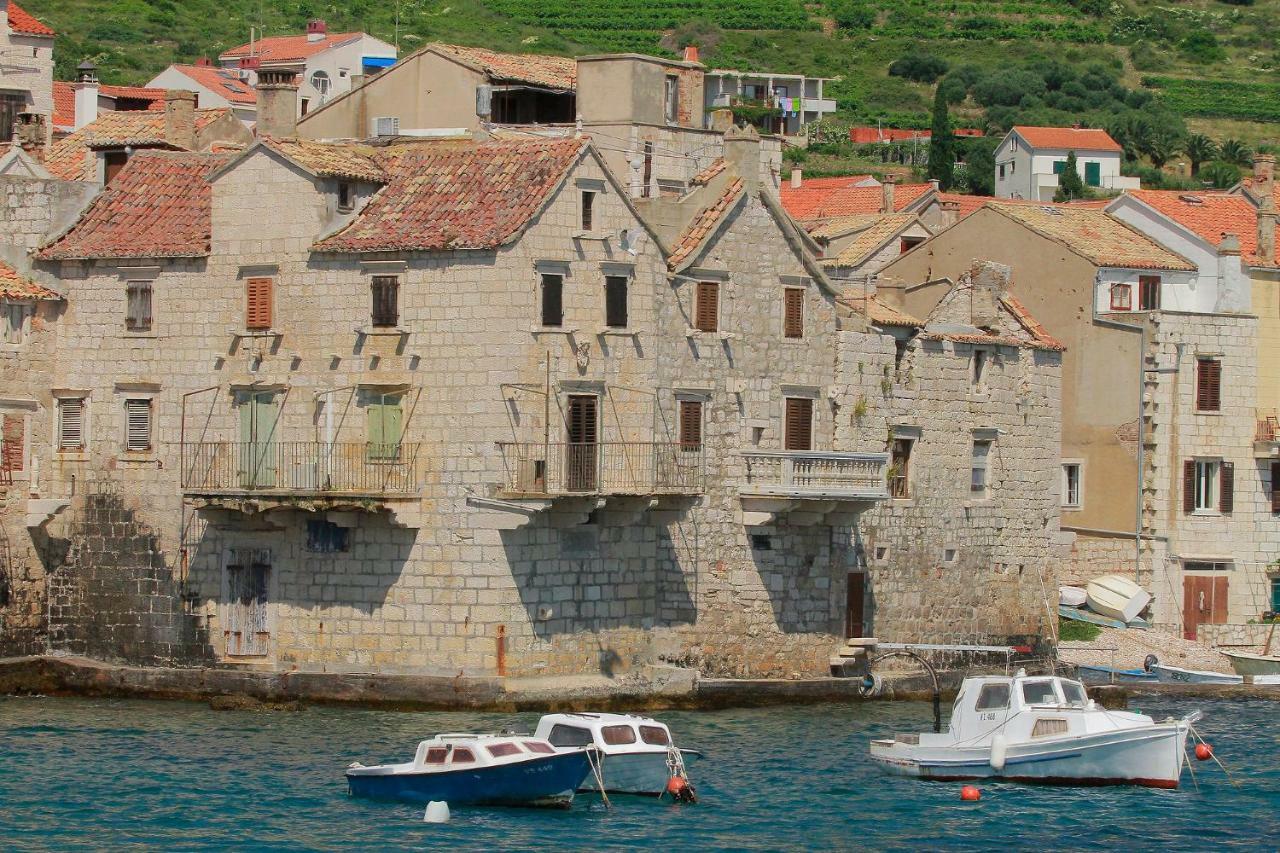 Val Comeza Hotel Komiza Exterior photo